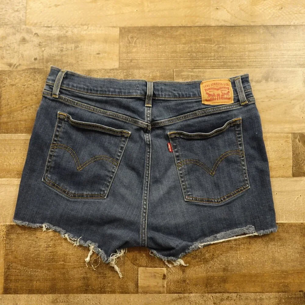 Levi’s‎ High Rise Denim Cutoff Shorts Women’s 33 Blue Raw Hem Distressed 2.5”